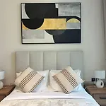 Stylish 2 Bedroom Apartment With Private Pool Jvc