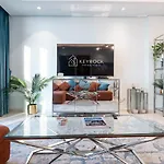 Keyrock Living - Luxe Retreat At Paramount