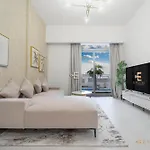Striking 1-Bedroom Apartment In Oxford 212, Jvc
