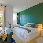 Spacious Studio In A Green Oasis
