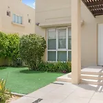 Keysplease Upgraded 4 Bedroom Villa, Private Pool Meadows