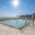 Eye-Catching 1 Bedroom Apartment In Nobles Tower