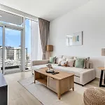 Modern 1Br With Balcony, Pool & Stunning City Views