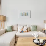 Modern 1Br With Balcony, Pool & Stunning City Views