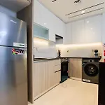 Stylish Stu In Medore Apt With Modern Amenities