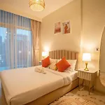 Cozy Retreat With Burj Views By Bnbeyond