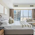Luxury Studio Apartment With Canal View & Seaview