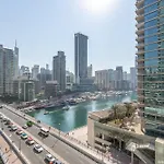 Elegant 1-Bedroom Apartment For 4 In Dubai Marina