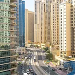 Elegant 1-Bedroom Apartment For 4 In Dubai Marina