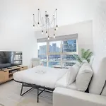 Elegant 1-Bedroom Apartment For 4 In Dubai Marina