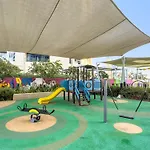 Vayk - Elegant Studio With Skyline Views In Business Bay