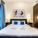 Spacious 1-Br Opposite Mall With Huge Pool & Gym