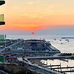 Glamorous 3Br With Marina View