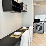 Warm And Elegant Studio In Dubai