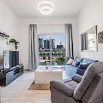 Sophisticated 1Br Apartment In Oxford Residence