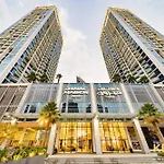 Elegant Studio Living In Prive