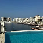 Waves - Stylish Beachfront Retreat