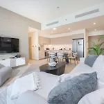 Cozy 2-Bedroom Apartment Perfect For Family In Downtown With Burj Khalifa Views