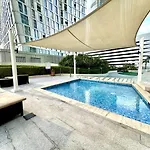 Exclusive 2Br Escape With Marina Views In Damac Heights By Bhavan Vacation Homes