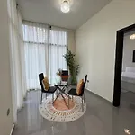Lala Land Homes - Magnificent 1 Bedroom In Business Bay