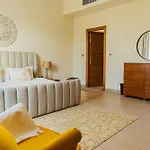 Stunning 4Br Jumeira Park Villa With Pool And Jacuzzi