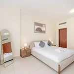 Exquisite Living I Skyline View