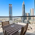 Downtown Living In A Modern 1Br With Pool & Gym Access