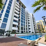 Escape24 - Chic Studio Apartment, Azizi Riviera 19