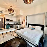 Homes 2 Retreat - Modern Studio Retreat In The Heart Of Business Bay