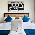 Modern Style 1 Bedroom Near Marina Mall And Metro