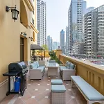 5 Bedroom Flat In Jbr Near The Beach And Sleeps 9
