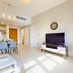 Spacious Family-Friendly Living 1Br In Jumeirah Golf Estate