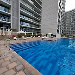 Burj View - Chic 2Br - 5Min Dubai Mall Canal