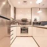 Modern 1-Bed Apartment In A Prime Central Location