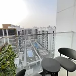 Modern Studio Azizi Riviera 41