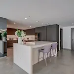 Bookable-Penthouse Downtown View
