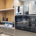 Comfortable Flat That Sleeps 2 Near Circle Mall