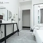 Mira Holiday Homes - Beautiful 2 Bedroom With Canal View In Business Bay