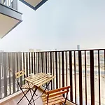 Belgravia Heights - Modern Studio With City View