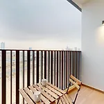 Belgravia Heights - Modern Studio With City View