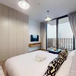 Belgravia Heights - Modern Studio With City View