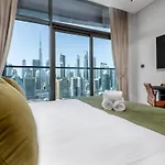 Waves - Tranquil Waterfront Living 2B Retreat With Balcony