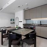 Waves - Tranquil Waterfront Living 2B Retreat With Balcony