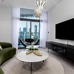 Waves - Tranquil Waterfront Living 2B Retreat With Balcony