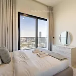 Apartment With Private Pool, Spacious Living Room