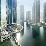 Modern Studio Apartment In Goldcrest Views