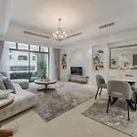 Astonishing Apartment Just A 2 Minutes Walk To Dubai Mall