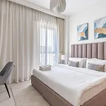 Elegant 1Bdr Apartment In Creek With Pool View