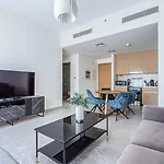 Elegant 1Bdr Apartment In Creek With Pool View