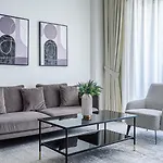 Elegant 1Bdr Apartment In Creek With Pool View